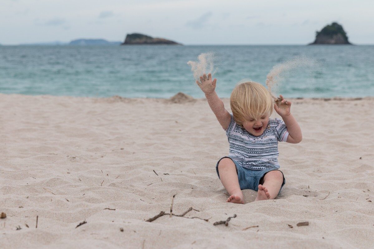 Nieuw-Zeeland met kinderen plezier op het strand